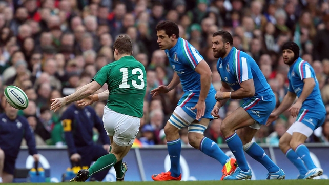 Brian O'Drsicoll gets a pass away to let Johnny Sexton in for Ireland's first try