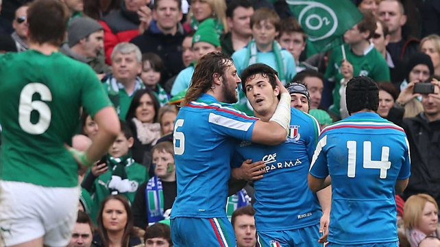 Italian players celebrate Leonardo Sarto's try