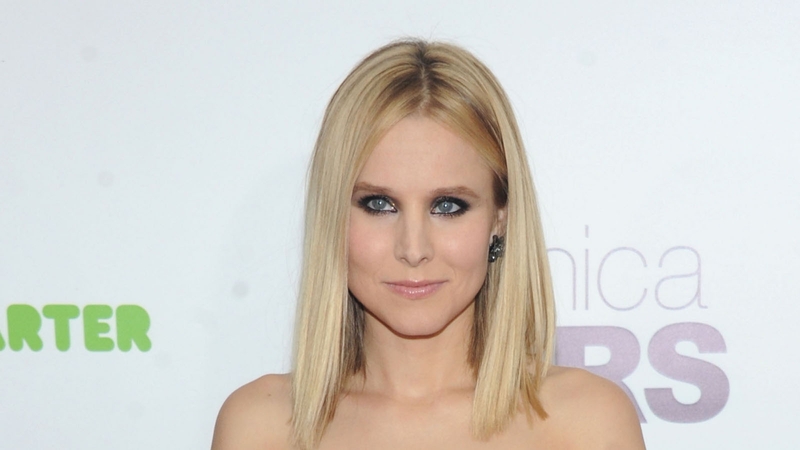 Kristen Bell went for a gothic look at the Veronica Mars movie premiere