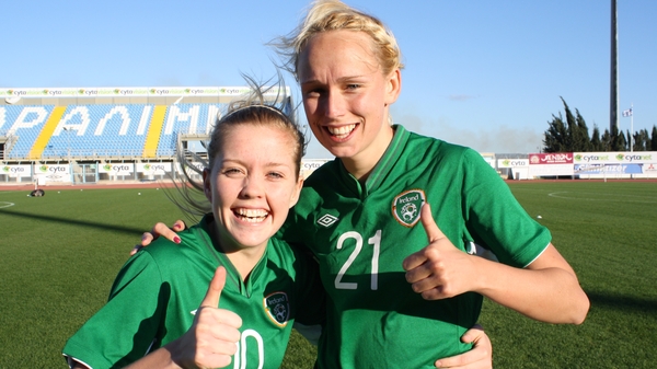 Stephanie Roche (r) scored a last-minute winner for Ireland