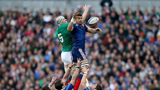 Paul O'Connell contests a lineout