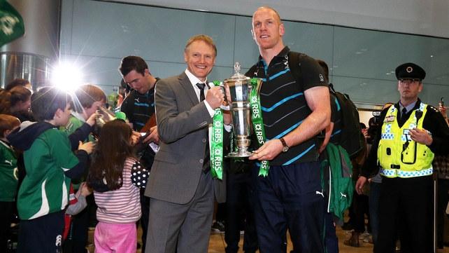 Ireland head coach Joe Schmidt and captain Paul O'Connell with the Six Nations trophy