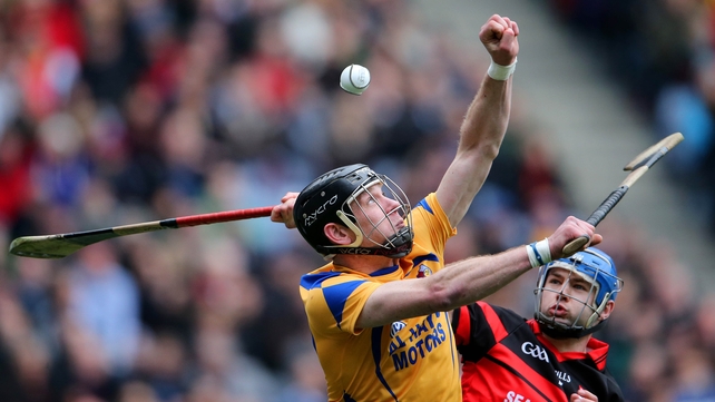Eoin Doyle and Eugene McEntee reach for the ball