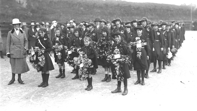 Members of Cumann na mBan prepare to march to Wolfe Tone's grave, for a commemoration at Bodenstown, Kildare 1921 (Pic: RTÉ Stills Library)
