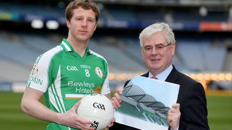 London footballer Mark Gotsche and Tanaiste Eamonn Gilmore