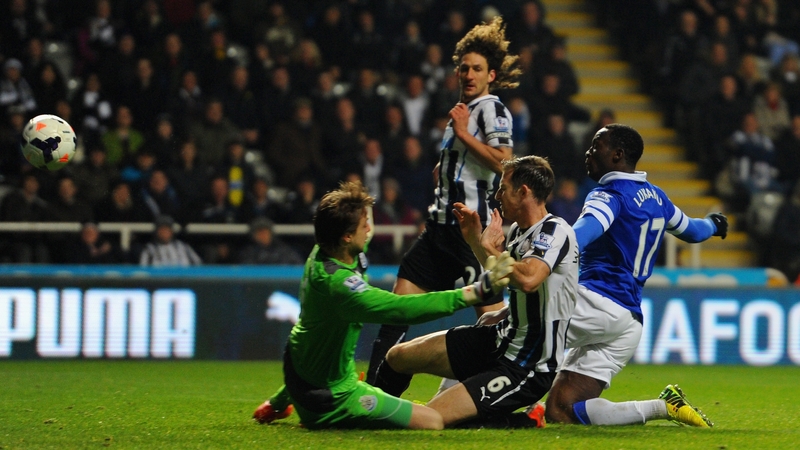 Romelu Lukaku prods home Everton's second