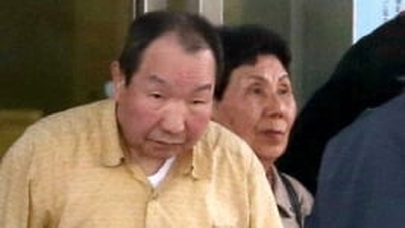 Iwao Hakamada leaves the Tokyo Detention House with his elder sister