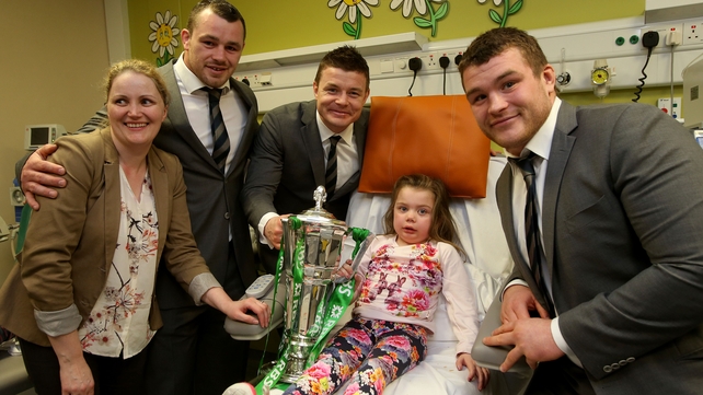 Members of the Ireland rugby team visit Amber O'Rourke, six, at Temple Street Children’s Hospital