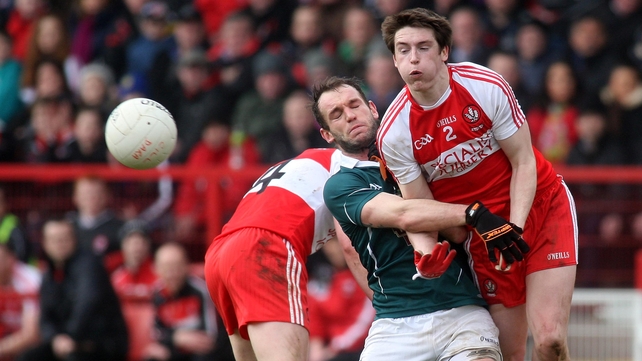 Gareth McKinless of Derry and Kildare's Darroch Mulhall battle for the ball