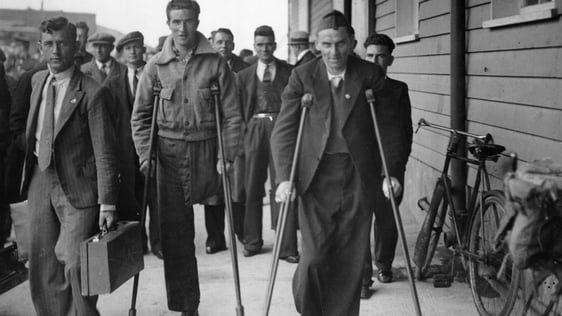 Irish volunteers injured during the Spanish Civil War arrive back in Dublin.