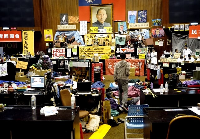 Students occupy the Taiwanese parliament in Taipei (Pic: EPA)