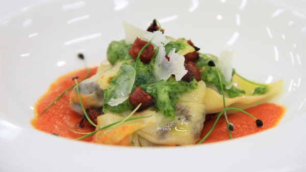 MC TX12 - Mushroom capeletti with herb sauce + Hun