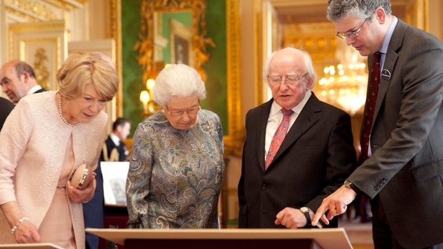 The President and his wife, along with Queen Elizabeth are shown Irish-related items from the Royal Collection