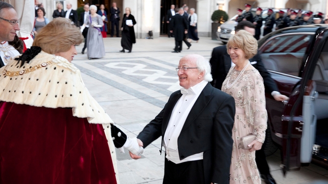 President Higgins and Sabina are welcomed by their host, Lord Mayor of London Fiona Woolf to the gala dinner