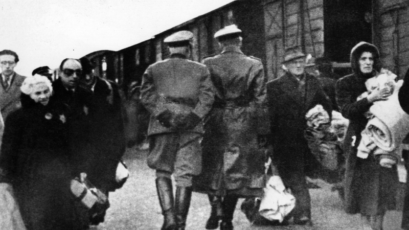 The Israeli branch of the Simon Wiesenthal Centre has urged Germany to prosecute alleged members of Nazi death squads