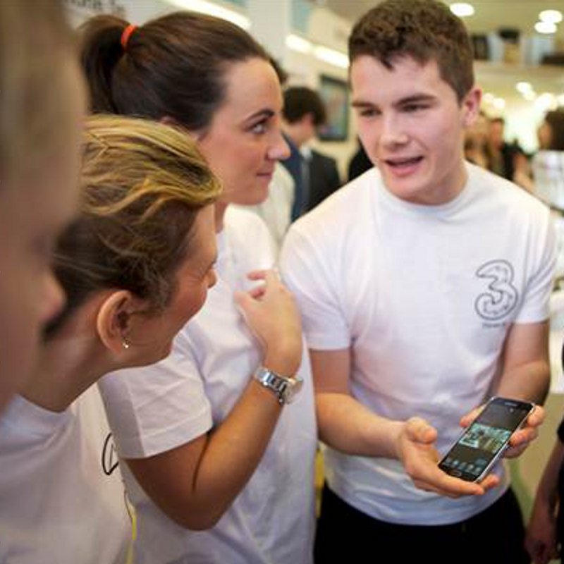 The Samsung Galaxy S5 features a heart monitor