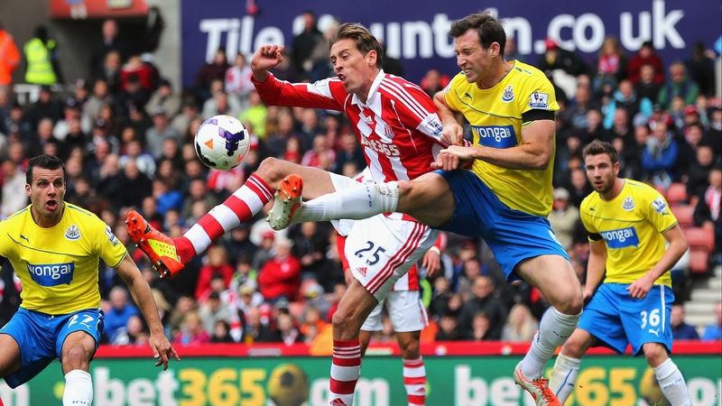 Stoke's Peter Crouch and Mike Williamson of Newcastle vie for posession