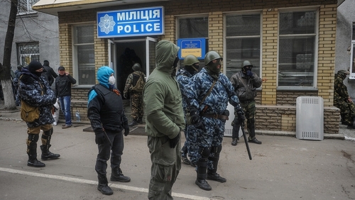 Armed men seize police station in eastern Ukrainian city of Slaviansk (pic: EPA)