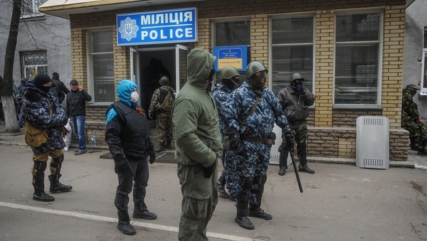Armed men seize police station in eastern Ukrainian city of Slaviansk (pic: EPA)