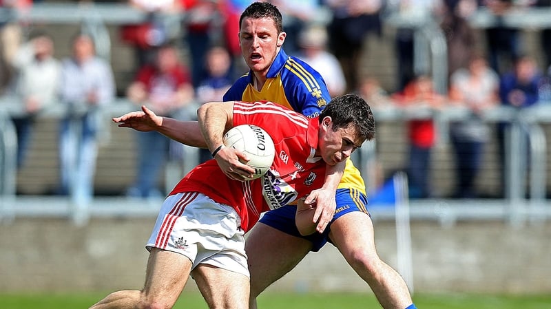 Cork's Stephen Cronin battles with Diarmuid Murtagh for possession