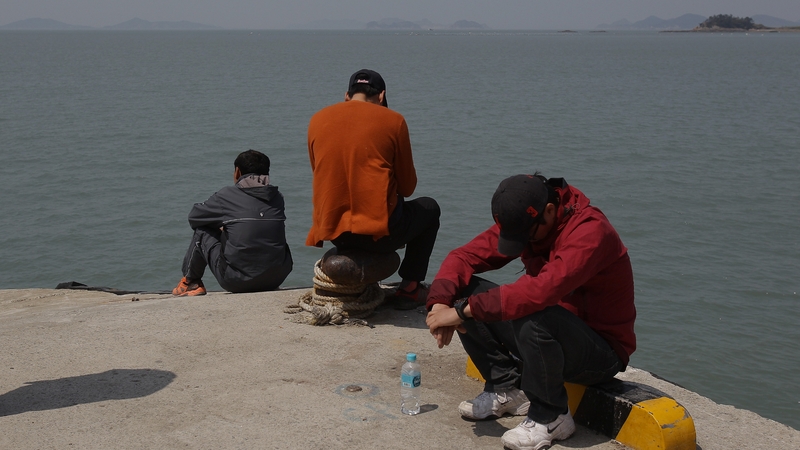 Relatives of missing passengers wait for news at Jindo port