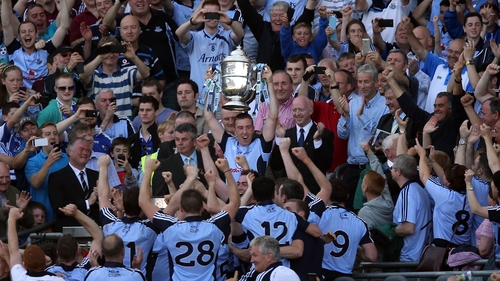 Johnny McCaffrey lifting the Bob Delaney Cup in 2013