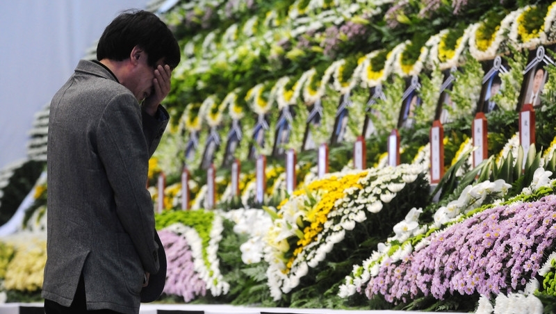 A mourner pays tribute to the victims at an altar set up at Ansan Olympic Memorial Hall