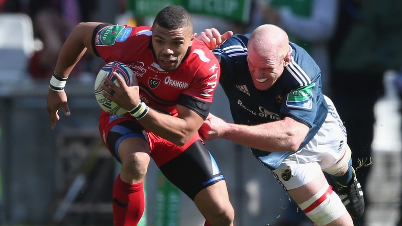 Bryan Habana escapes the efforts of Paul O'Connell