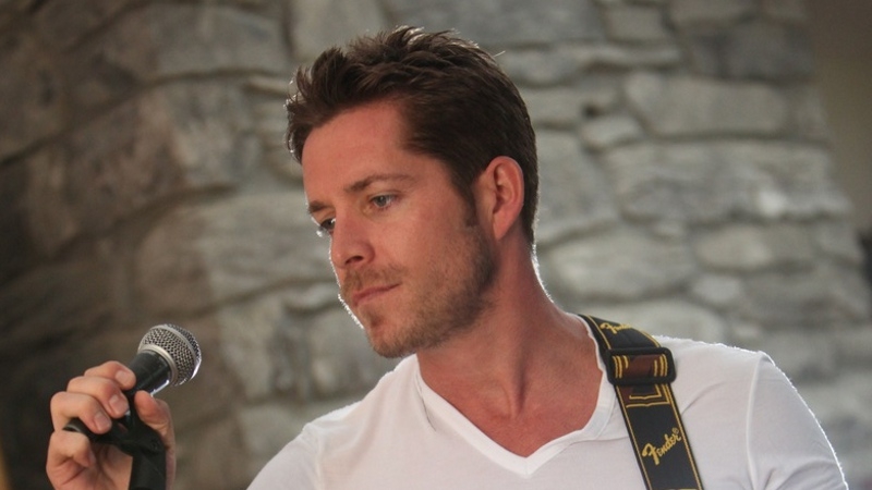 A romp about rock 'n' roll dreams and star-crossed lovers