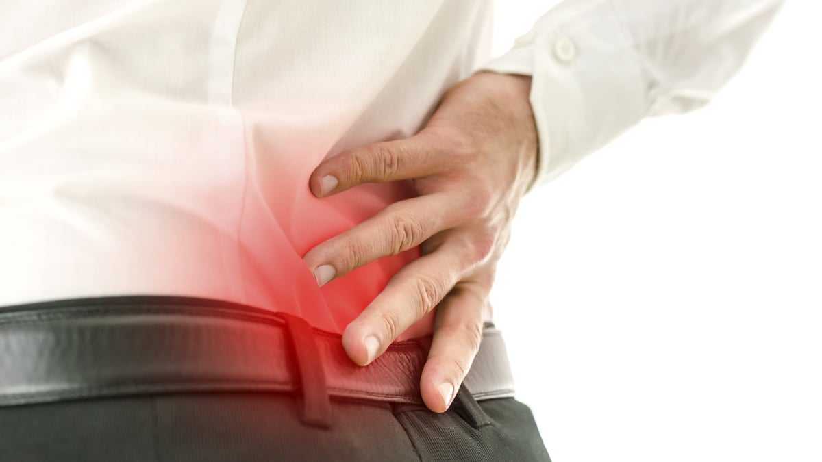 What causes back pain in teenagers?