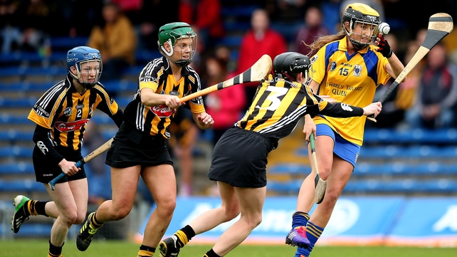 Kilkenny’s Mairead Power, Colette Dormer and Kate McDonald chase down Ellen Horgan of Clare