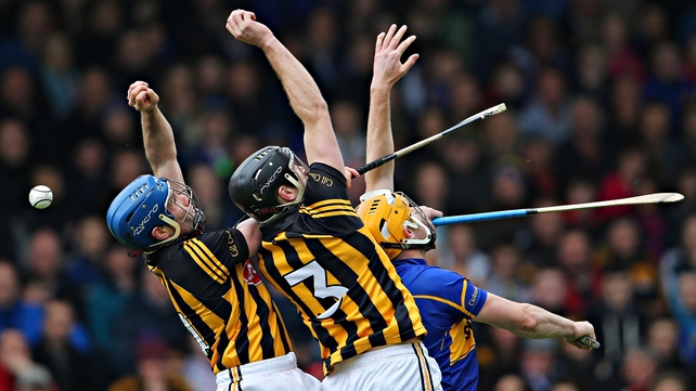 Spot the ball - Kilkenny and Tipperary contest the sliotar