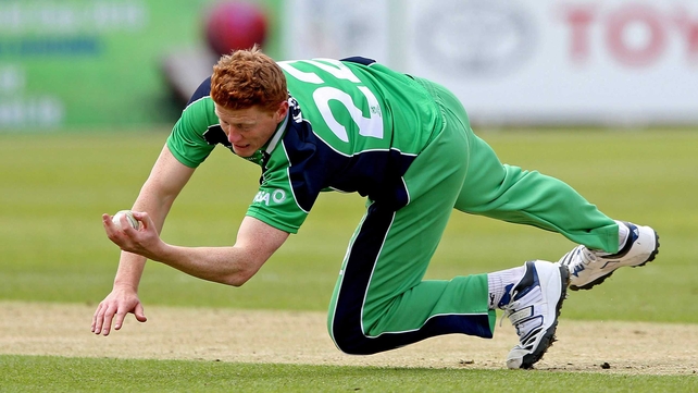 Kevin O'Brien takes a catch to dismiss Dinesh Chandimal
