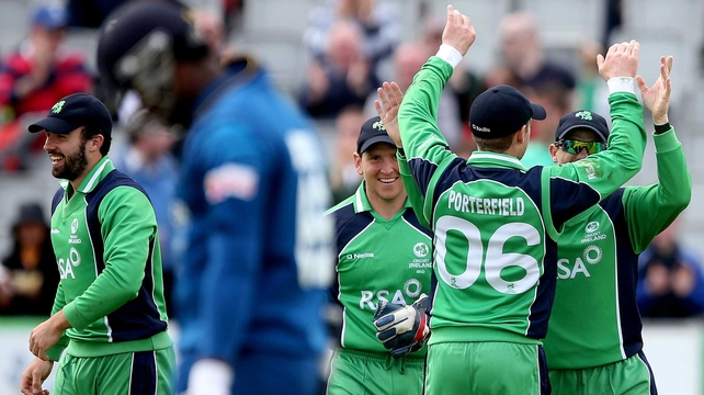 And the rest of the players join in the celebrations