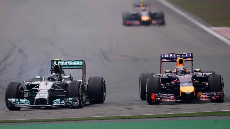 Nico Rosberg (l) has a four-point lead over Lewis Hamilton