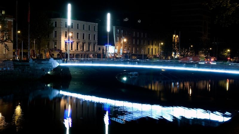 The Rosie Hackett Bridge connects Burgh Quay and Eden Quay (Pic: www.deirdrebrennan.ie)