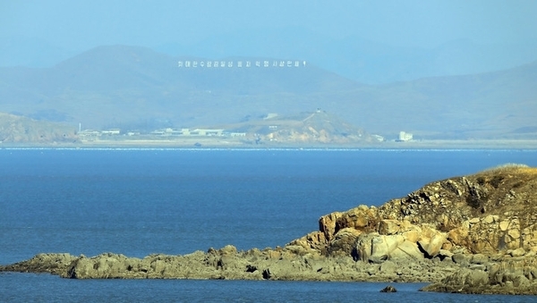 Residents of the Yeonpyeong island
have evacuated to bomb shelters
