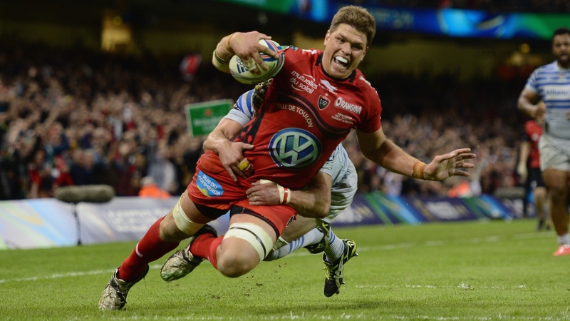 Juan Smith crashes over for Toulon's second try