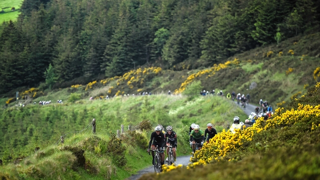 Stage 7: Riders snake through through the Corabutt Gap