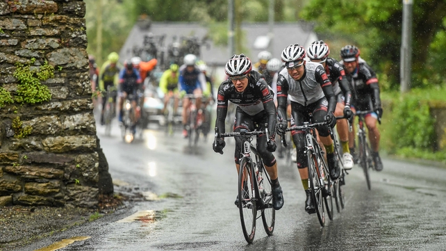 The peloton pedals through the rain in Thomastown