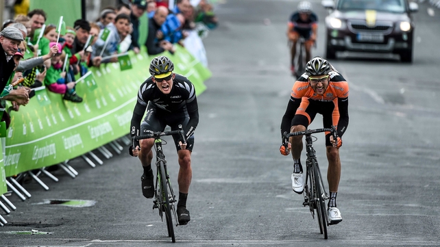 Hamish Schruers of the New Zealand National Team edged a close sprint with Velosure Giordana's Robert Partridge to take second place on the stage