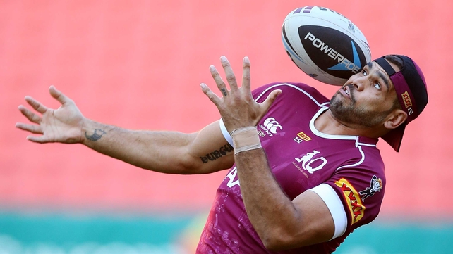 Greg Inglis almost catches a ball during the Queensland Maroons State of Origin Captain's Run