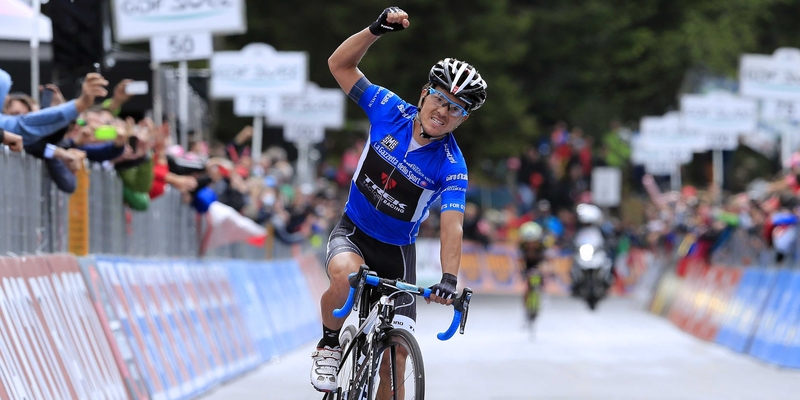 Julian Arredondo celebrates his stage win in Rifugio Panarotta