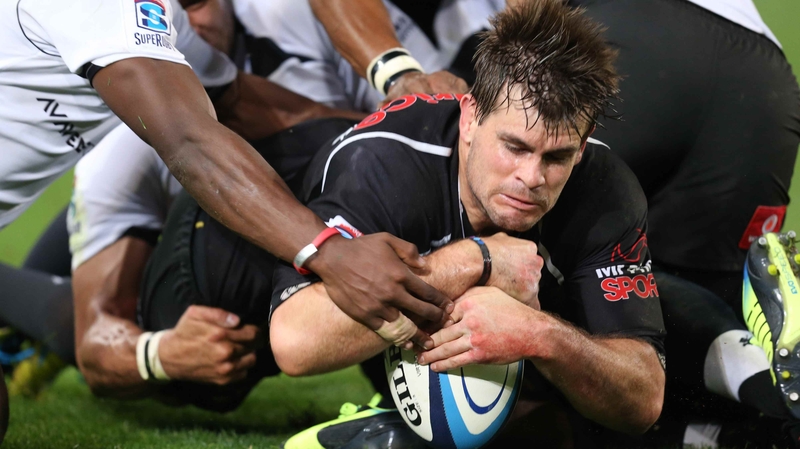 Louis Ludik scoring a try for the Sharks