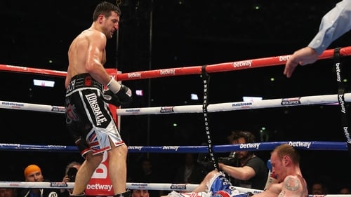 Carl Froch (r) landed the knockout punch in the eight round