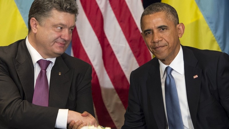 US President Barack Obama and President-elect Petro Poroshenko of Ukraine shake hands