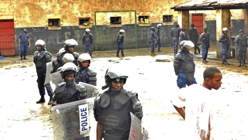Congolese police officers standing guard at the Bukavu Central Prison in Kinshasa in January last year following a jailbreak