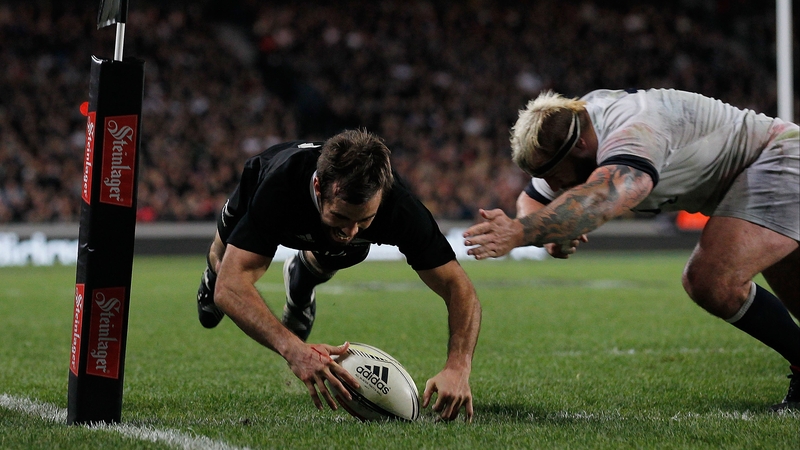 Conrad Smith scores the winning, avoiding the tackle of Joe Marler