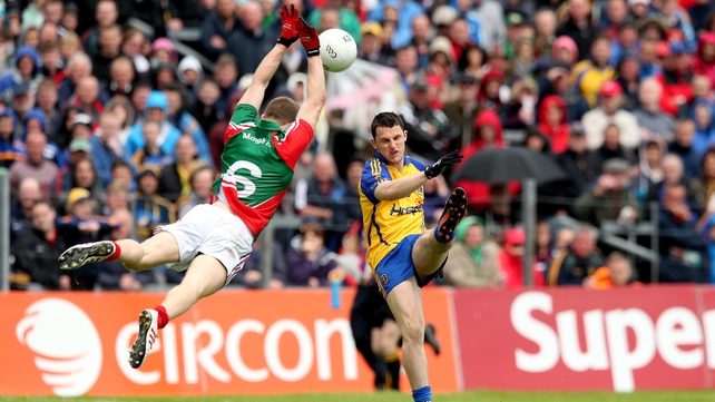 Mayo’s Colm Boyle takes to the skies to try and stop Diarmuid Murtagh of Roscommon