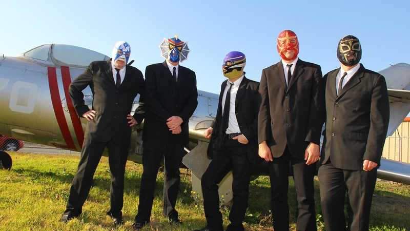 Los Straitjackets - Grand Social-bound